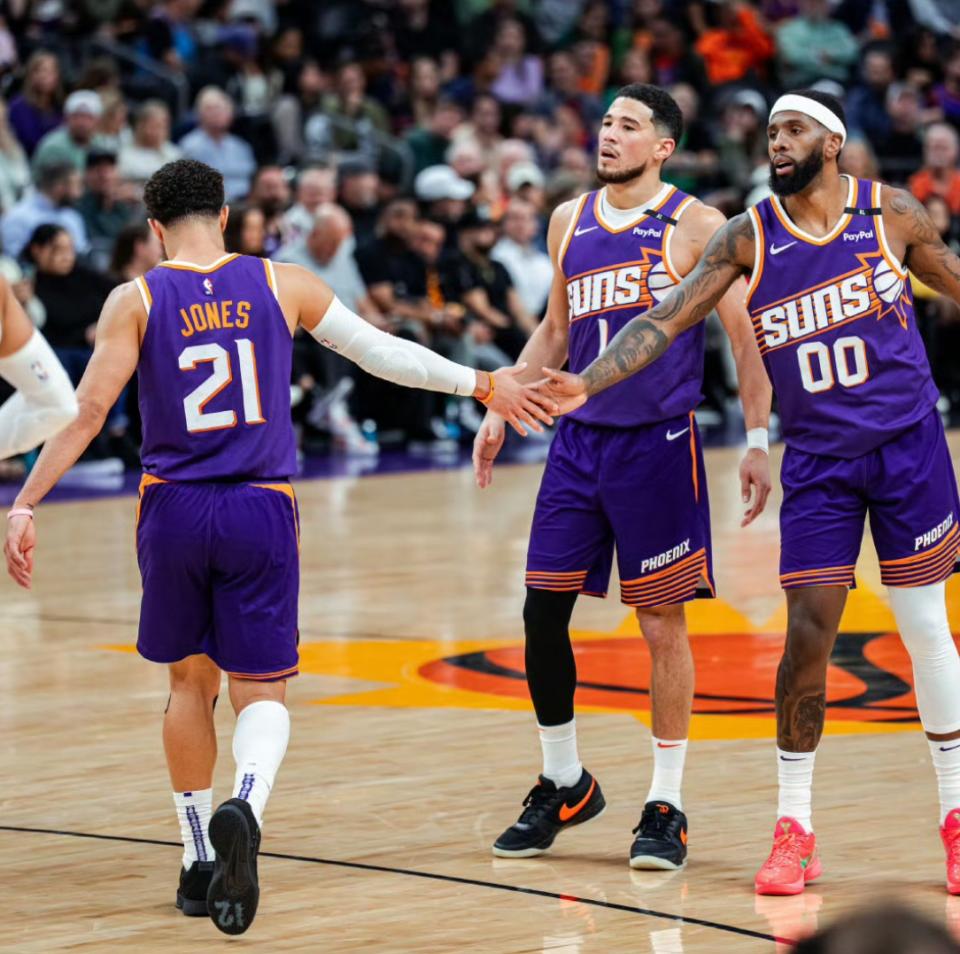 包含猛龙战胜布鲁克林网，东部决赛领先的词条